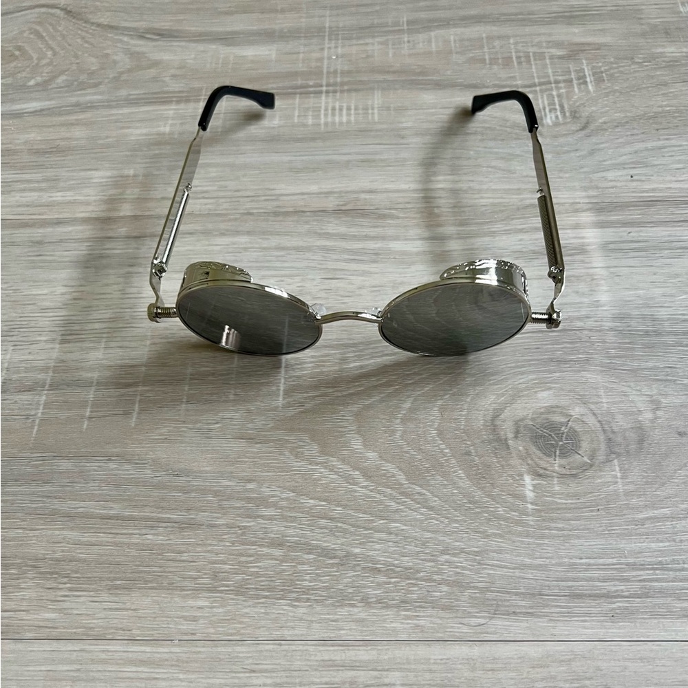 NWOT Vintage Round Metal Sunglasses Unisex Retro Style- Black Mirror